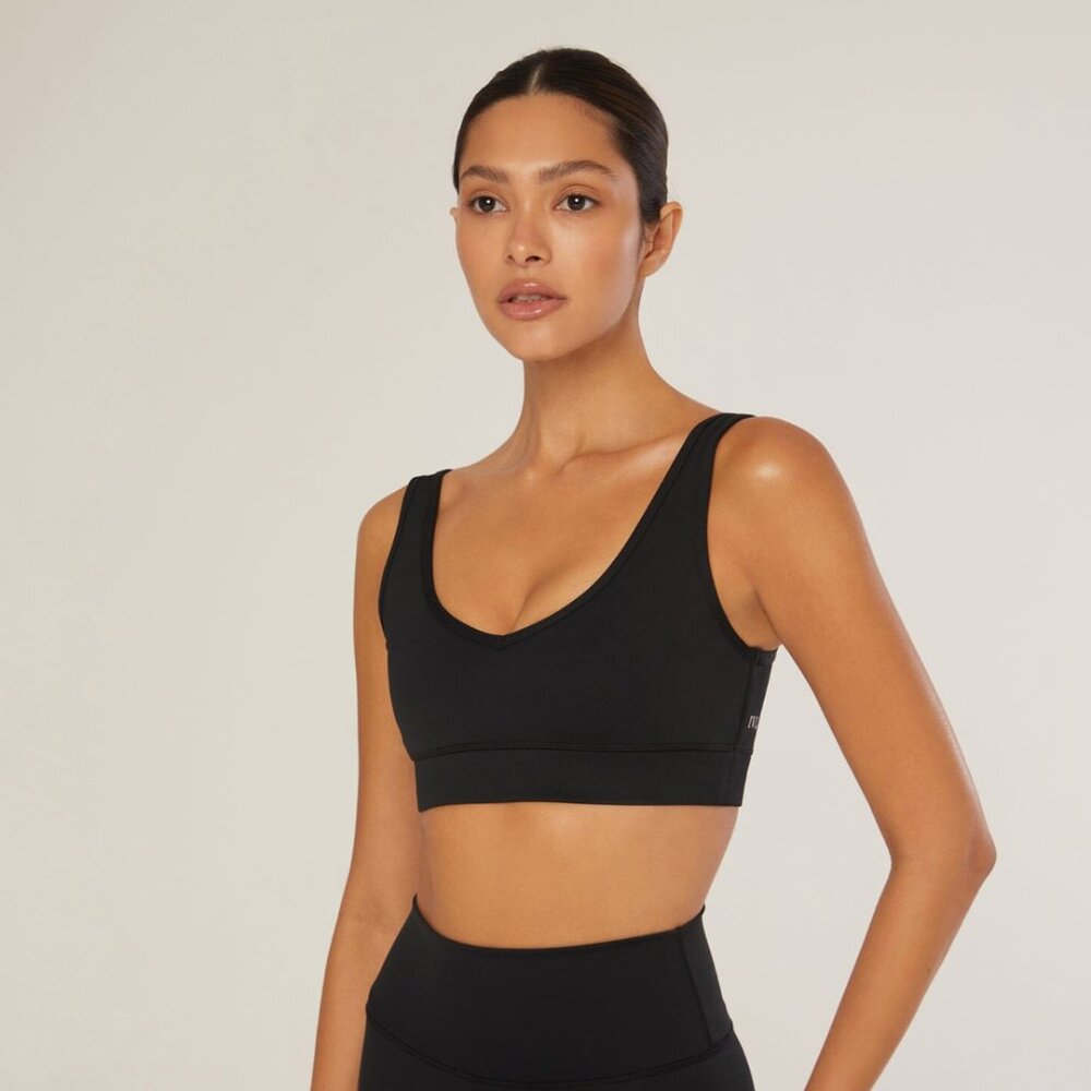 IVL Collective NWT V Neck sports bra black Sz 4